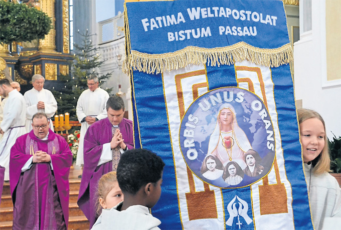Fatima-Weltapostolat: Festmesse mit Pfarrer Jörg Fleischer (kleines Bild) am 8. Dezember 2019 in der Altöttinger Basilika. Foto: Roswitha Dorfner Pfr. Jörg Fleischer Impuls zum Gebet